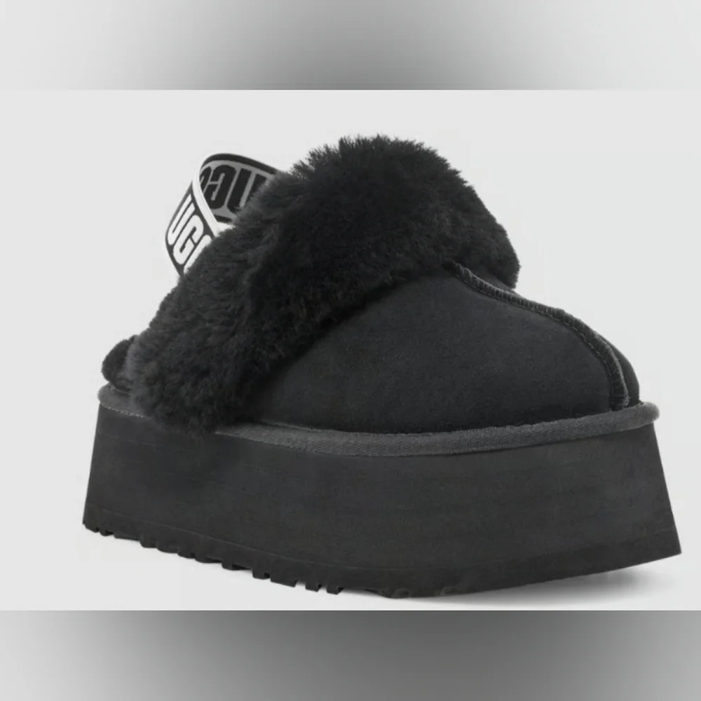 UGG Wmns Funkette Slipper 'Black' Shoes Size 8 Used Like New